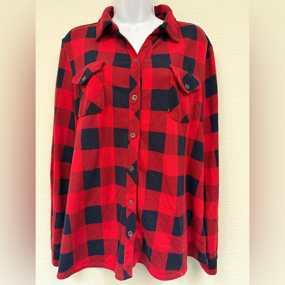 Red and Black Plaid d&co Button Up size L